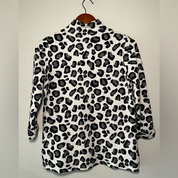Tahari White Black Animal Print Long 3/4 Sleeve Mock
Neck Sweater Size Small - Picture 1 of 8